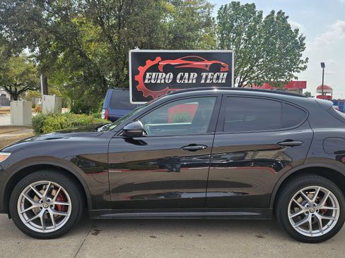 Used 2019 Alfa Romeo Stelvio Ti Sport w/ Quick Order Package 22S Sport image 2
