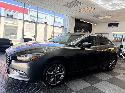 Used 2018 MAZDA MAZDA3 Touring FWD image 1