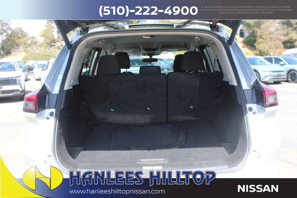 Used 2025 Nissan Rogue SV AWD/4WD image 10