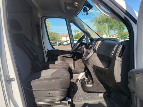 Used 2021 RAM ProMaster 2500 w/ Premium Appearance Group FWD image 19