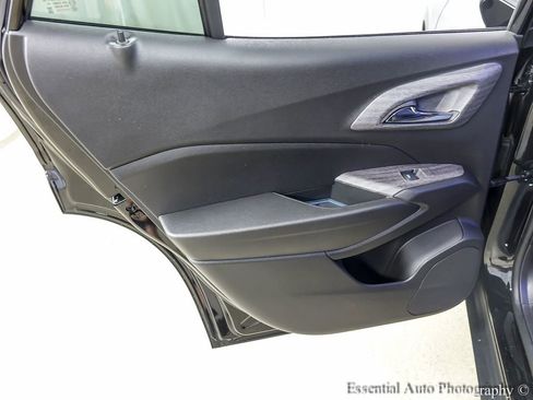 Used 2025 Chevrolet Trax LT FWD image 19