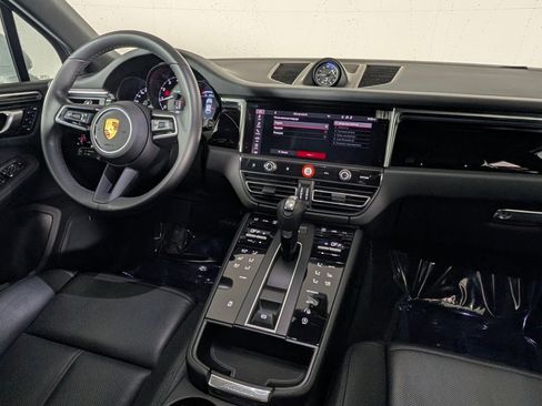 Certified 2023 Porsche Macan AWD/4WD image 22
