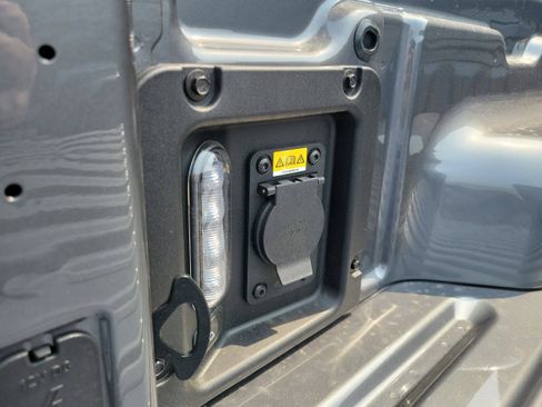 New 2025 Ford Maverick XLT w/ XLT Luxury Package image 9