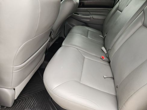 Used 2015 Toyota Tacoma PreRunner image 28