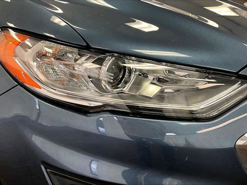 Used 2019 Ford Fusion SE image 28