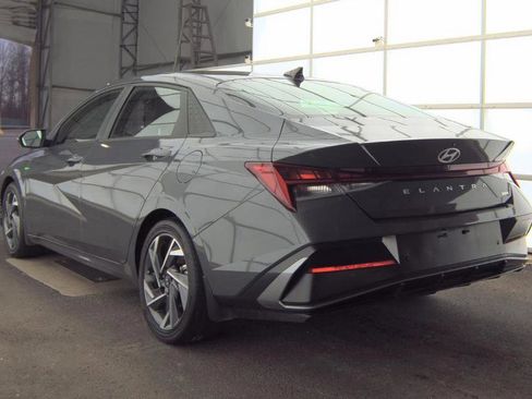 Used 2024 Hyundai Elantra Limited image 3