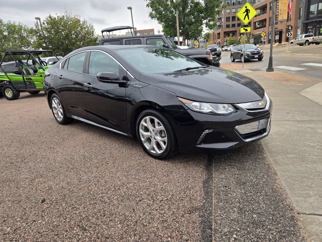 Used 2016 Chevrolet Volt Premier w/ Driver Confidence Package FWD image 2