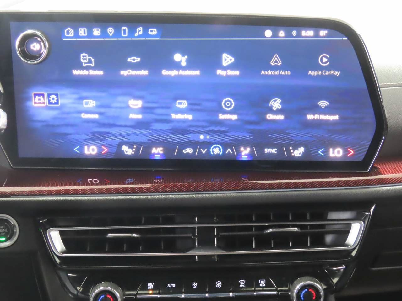 Used 2025 Chevrolet Traverse Z71 AWD/4WD image 11