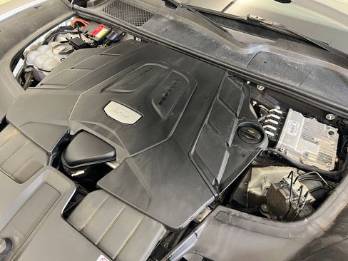 Used 2022 Porsche Cayenne Platinum Edition image 23