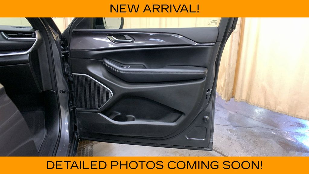 Used 2021 Jeep Grand Cherokee L Laredo AWD/4WD image 11