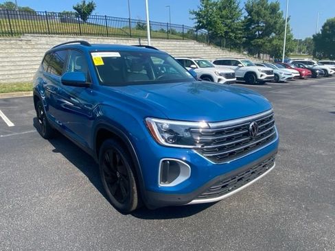 Certified 2026 Volkswagen Atlas SE w/ Panoramic Sunroof Package FWD image 8