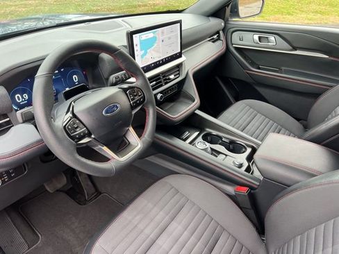 Used 2025 Ford Explorer ST-Line image 18