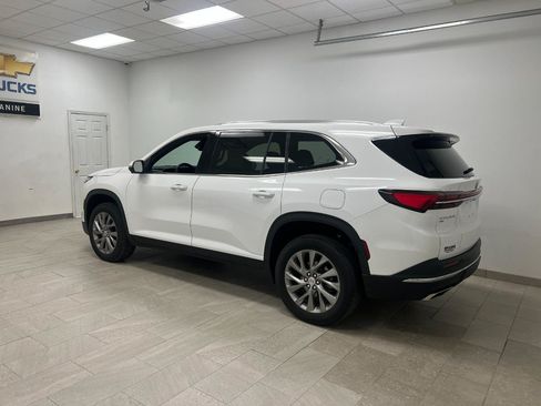 Used 2026 Buick Enclave Preferred AWD/4WD image 18