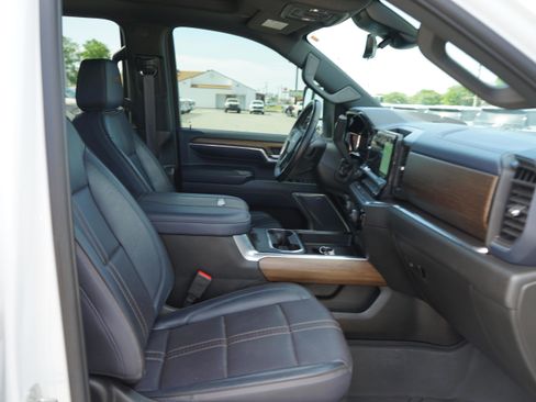 Used 2024 Chevrolet Silverado 2500 High Country w/ High Country Premium Package AWD/4WD image 25