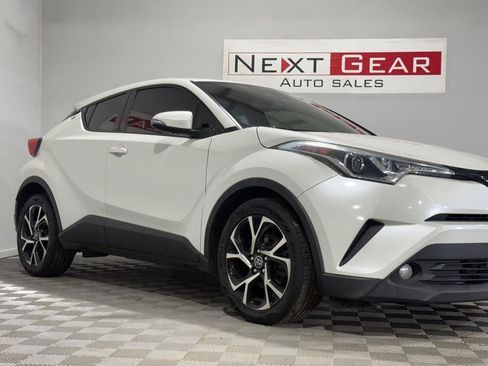 Used 2018 Toyota C-HR XLE FWD image 2