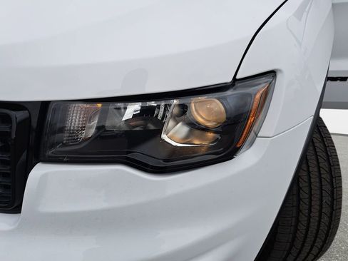 Used 2020 Jeep Grand Cherokee Laredo AWD/4WD image 32