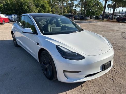 Used 2023 Tesla Model 3 Standard Range image 1