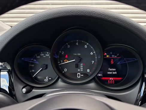 New 2026 Porsche Macan image 16