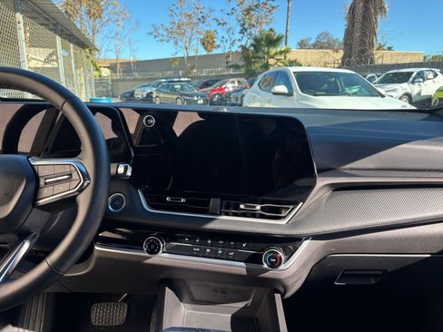 Used 2025 Chevrolet Equinox LT image 18