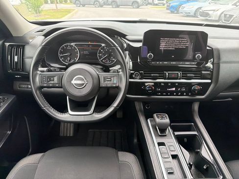 Used 2024 Nissan Pathfinder SV FWD image 31