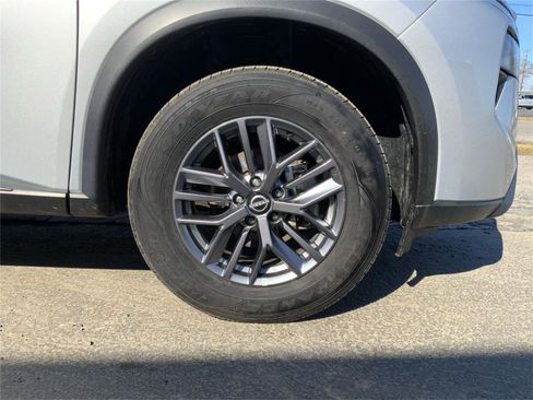 Used 2024 Nissan Rogue S image 25