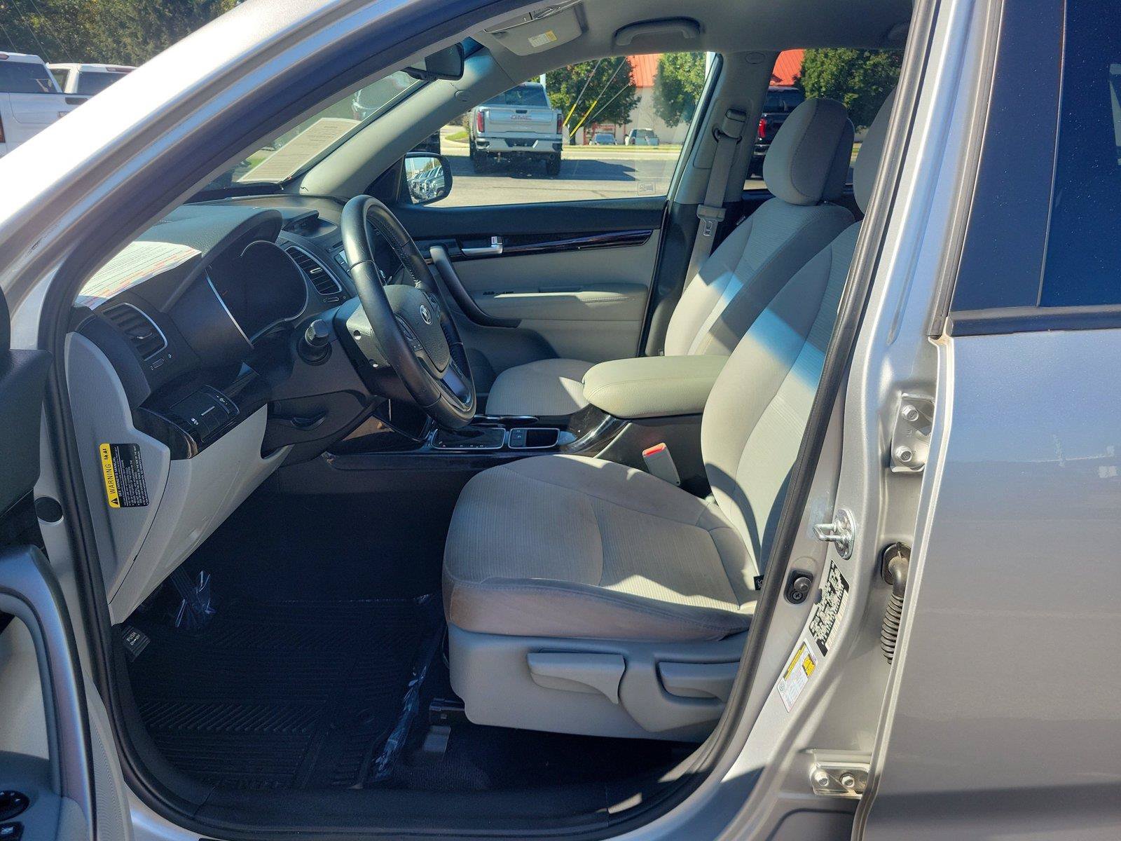 Used 2014 Kia Sorento LX FWD image 15