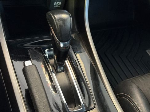 Used 2017 Honda Accord Sport image 21