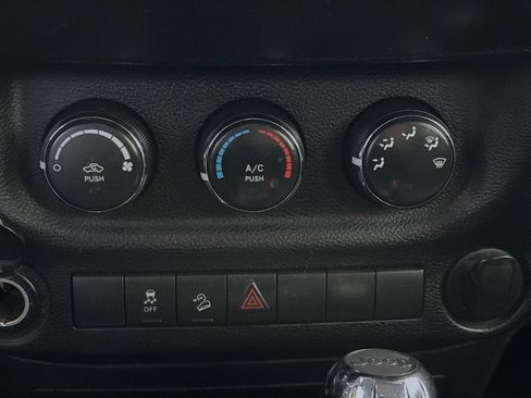 Used 2015 Jeep Wrangler Unlimited Sport w/ Connectivity Group AWD/4WD image 12