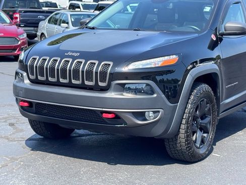 Used 2018 Jeep Cherokee Trailhawk w/ Comfort/Convenience Group AWD/4WD image 38