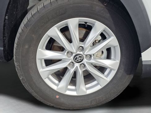 Used 2025 Toyota Corolla Cross LE image 22