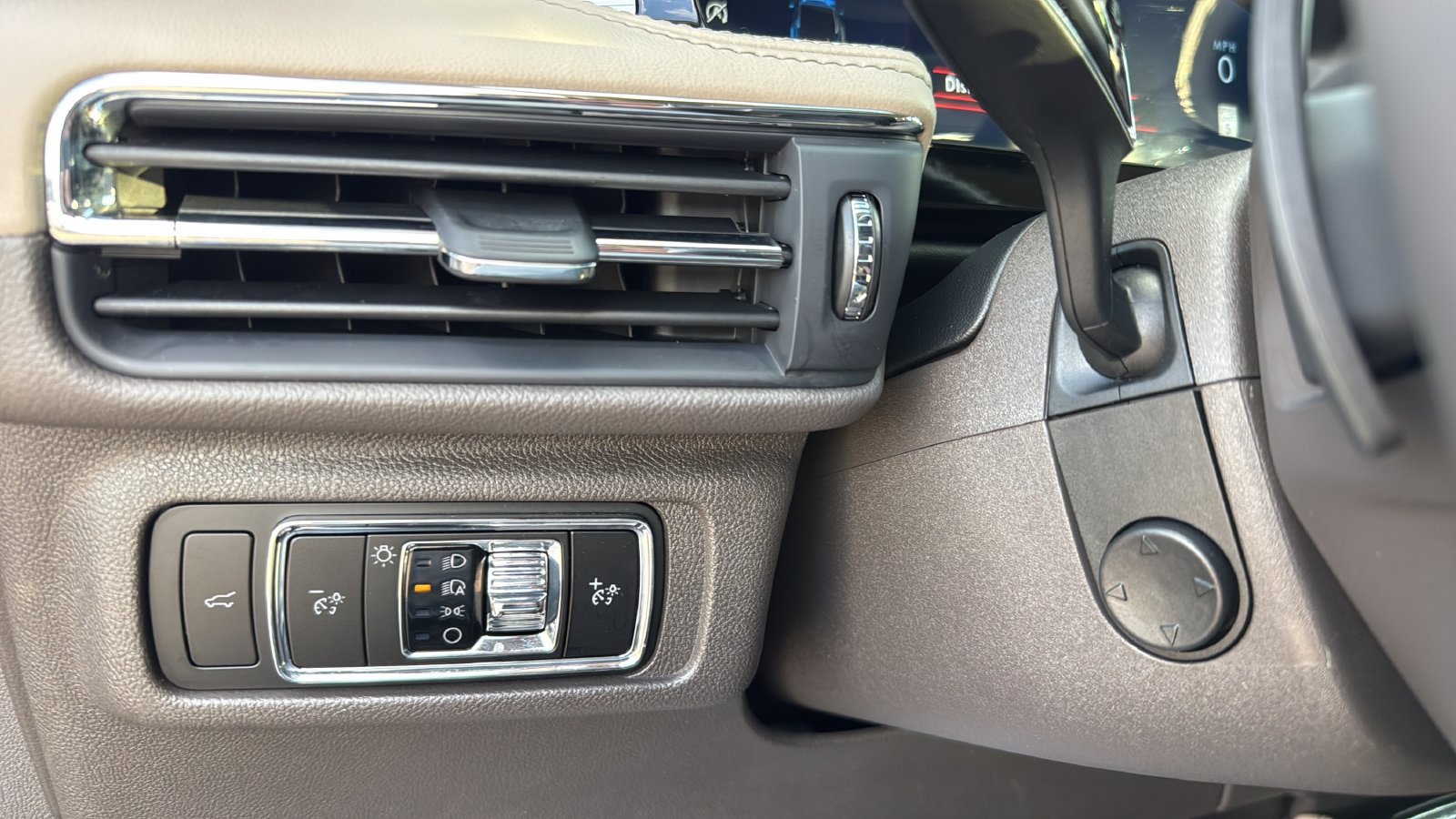 Used 2024 Lincoln Corsair FWD w/ Equipment Group 101A image 17