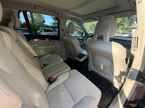 Used 2018 Volvo XC90 T6 Momentum w/ Convenience Package AWD/4WD image 16