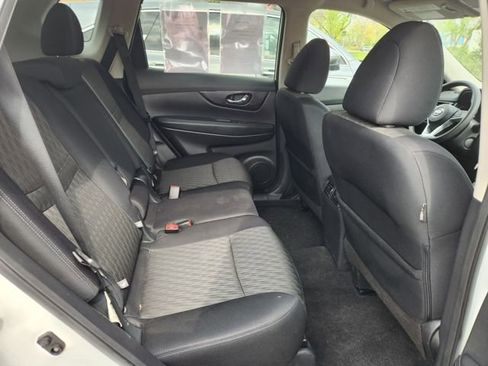 Used 2019 Nissan Rogue SV image 7