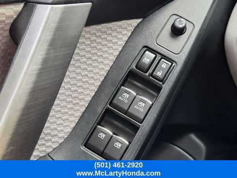 Used 2017 Subaru Forester 2.5i Premium w/ All-Weather Package AWD/4WD image 31