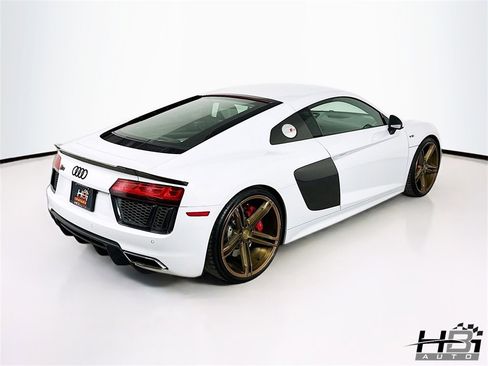 Used 2017 Audi R8 V10 image 6