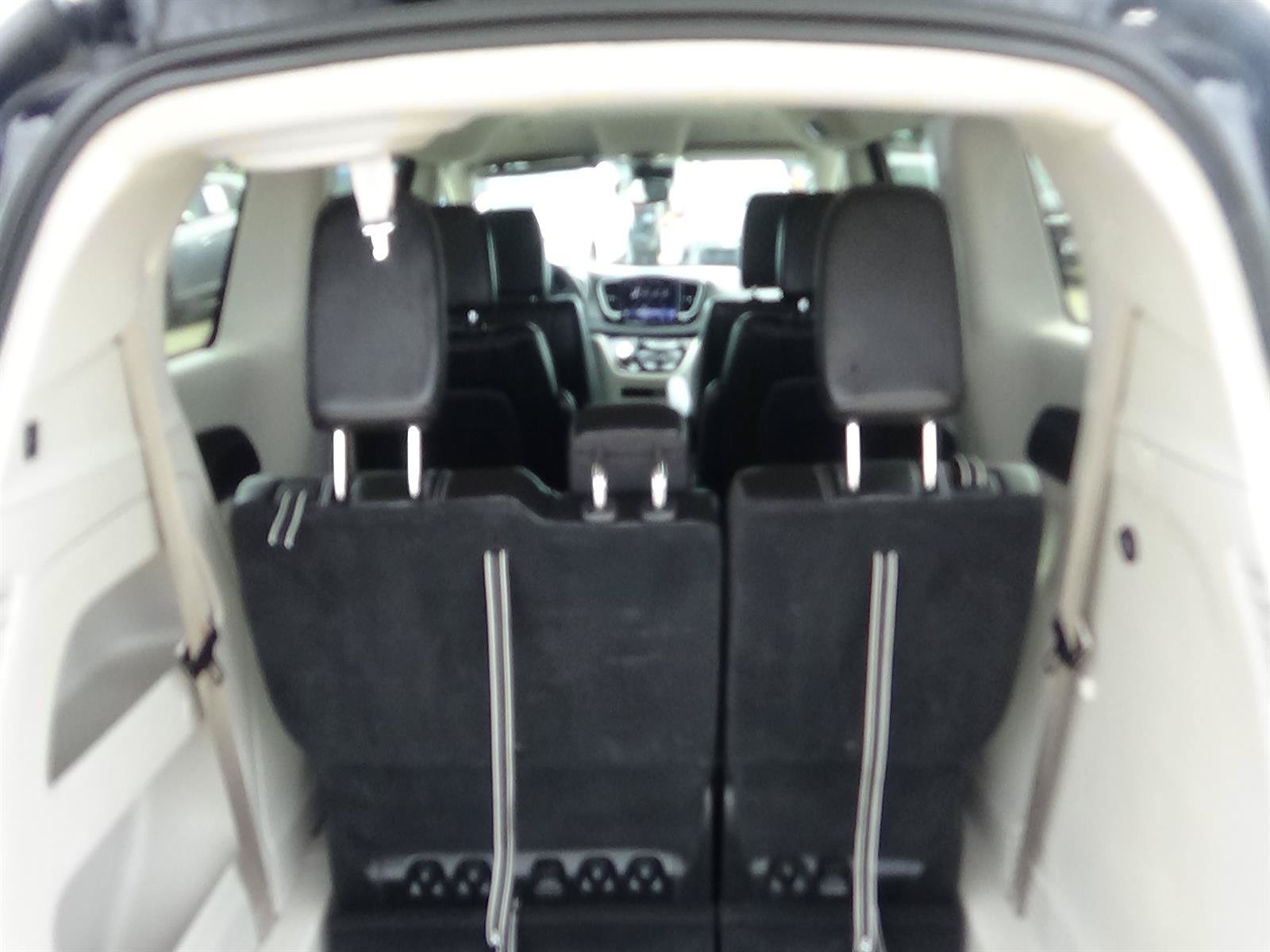 Certified 2024 Chrysler Pacifica Touring-L FWD image 10