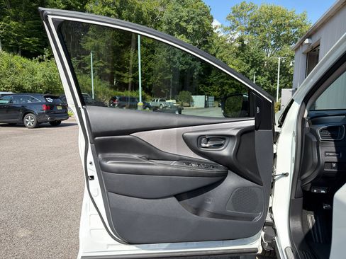 Used 2023 Nissan Murano SV FWD image 9