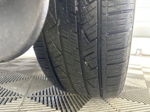 Used 2019 Jeep Cherokee Overland w/ Technology Group image 12