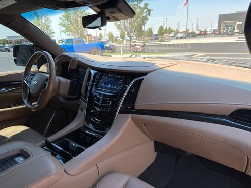 Used 2019 Cadillac Escalade Platinum AWD/4WD image 29