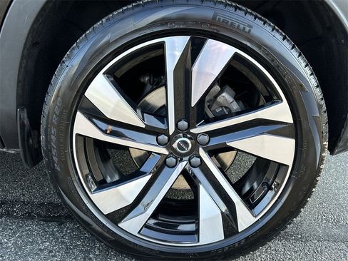 Certified 2023 Volvo XC40 B5 Plus w/ Driver Assist Package image 11