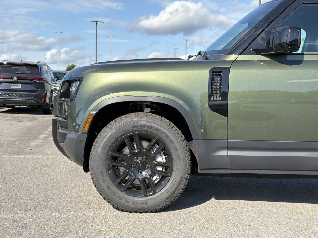 New 2026 Land Rover Defender 110 S AWD/4WD image 9