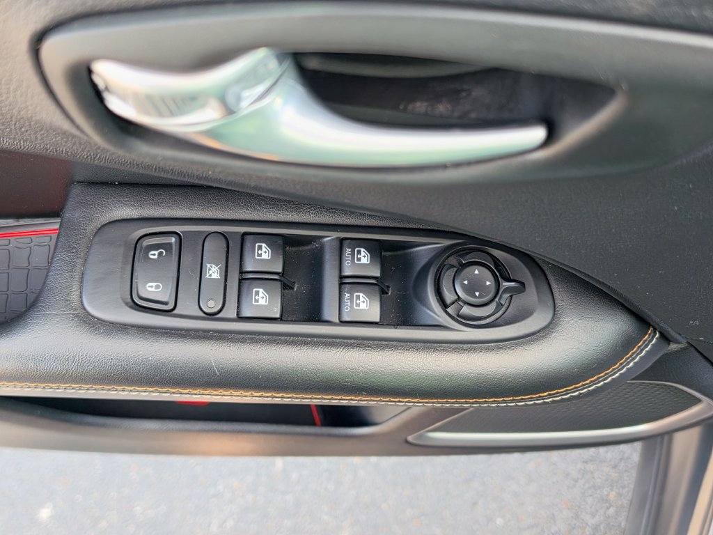 Used 2018 Jeep Compass Latitude AWD/4WD image 13