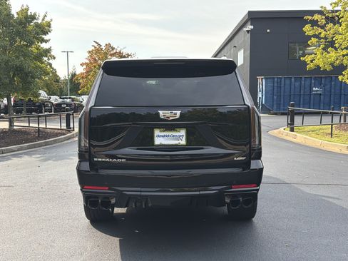 Used 2025 Cadillac Escalade V AWD/4WD image 17