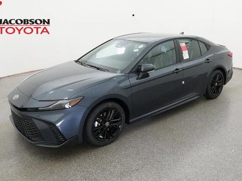 New 2026 Toyota Camry SE image 1