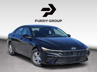 Used 2025 Hyundai Elantra SE video 1