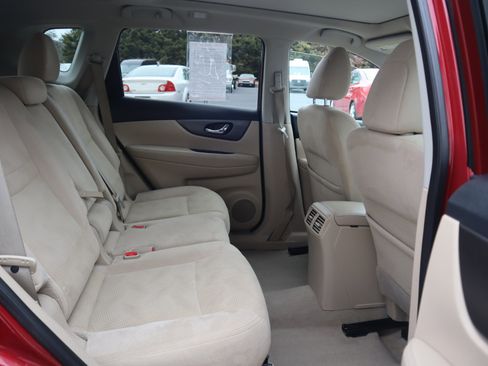 Used 2015 Nissan Rogue SV w/ SV Moonroof Package image 40