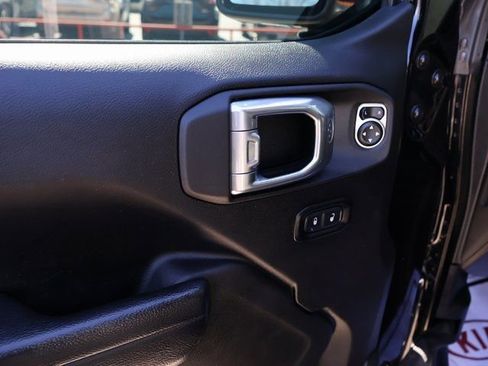 Used 2023 Jeep Gladiator Mojave w/ Cold Weather Group image 24