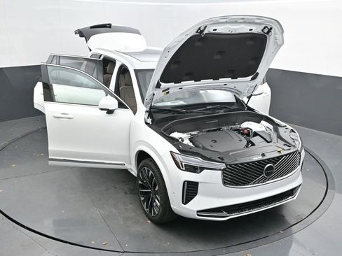 New 2026 Volvo XC90 B6 Plus image 40