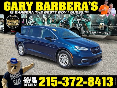 Used 2023 Chrysler Pacifica Touring-L FWD image 1