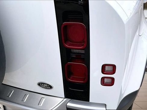Used 2020 Land Rover Defender 110 HSE AWD/4WD image 28